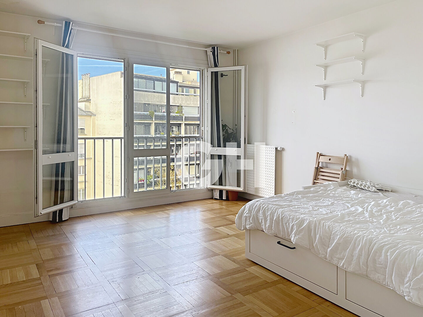 PARIS 11ème MÉTRO VOLTAIRE - STUDIO LUMINEUX ÉTAGE ÉLEVÉ