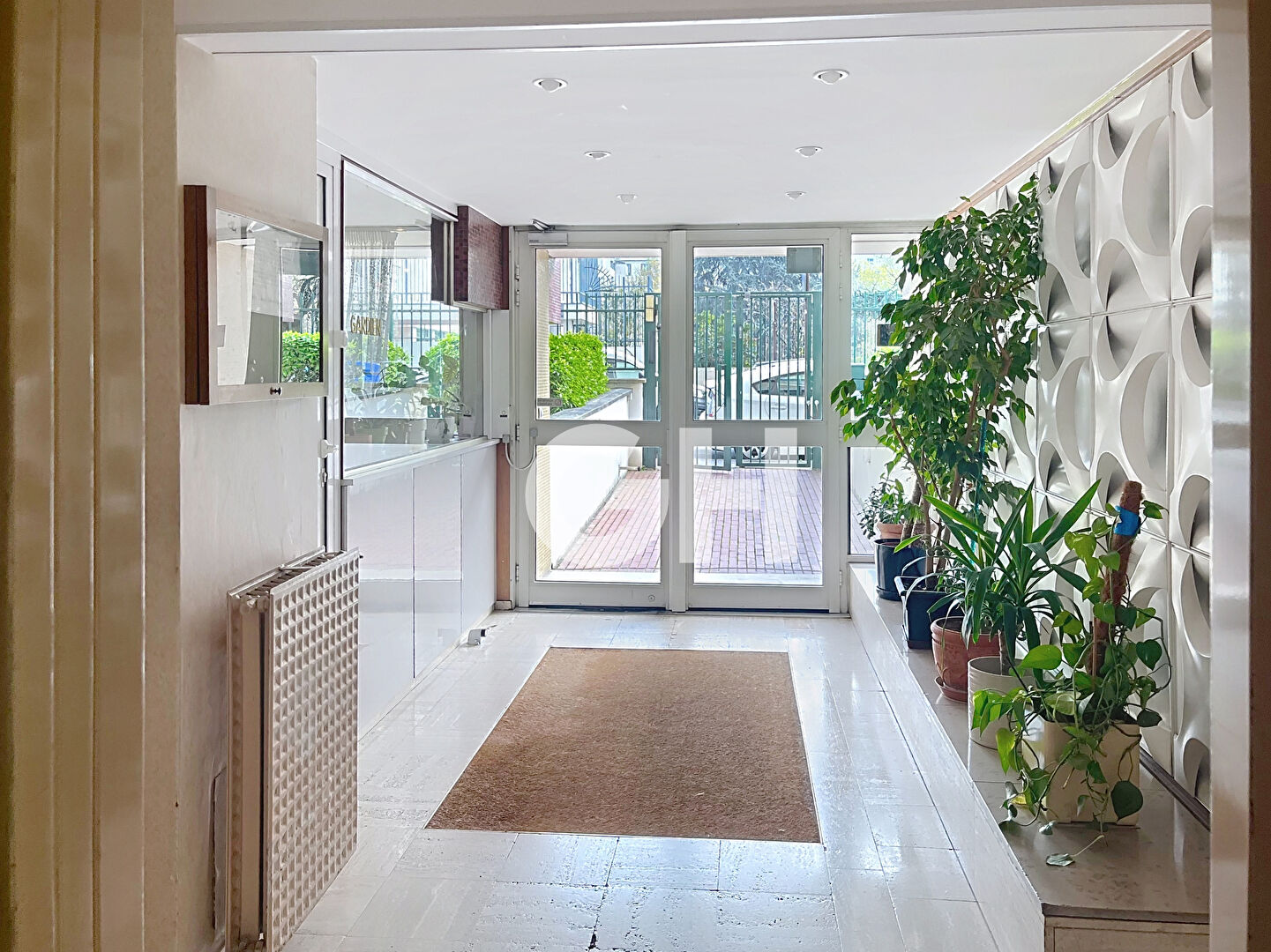 PARIS 11ème MÉTRO VOLTAIRE - STUDIO LUMINEUX ÉTAGE ÉLEVÉ