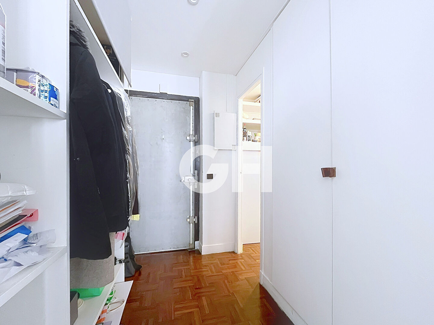 Grand studio de 47 m2 dans immeuble de standing -rue calme toute proximité de la Place de la Nation