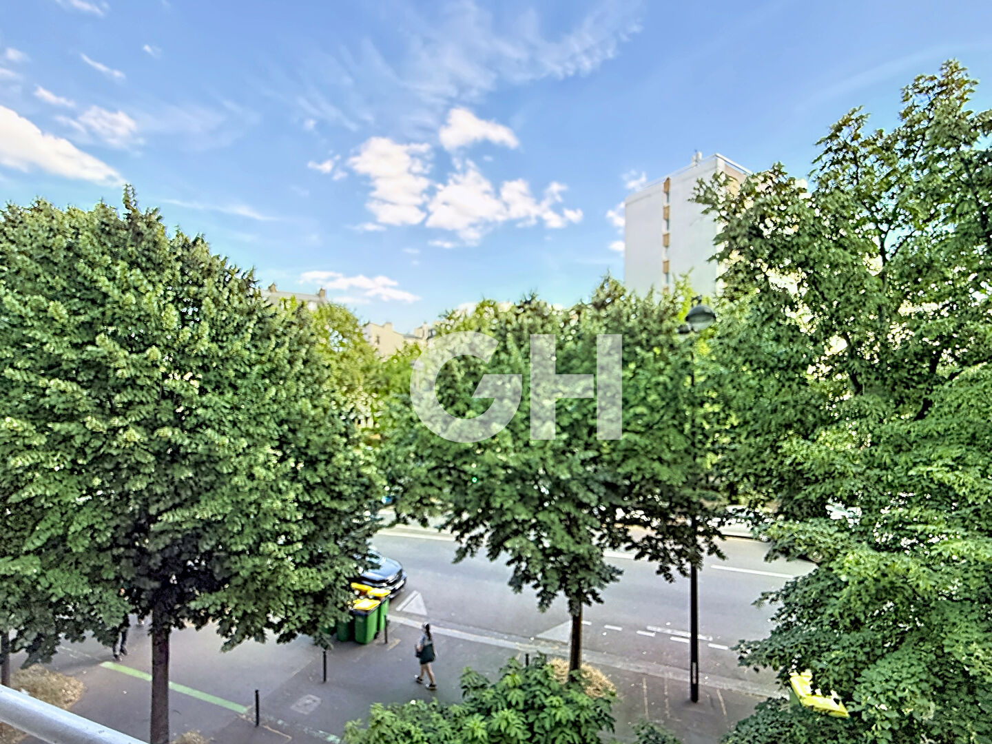 PROXIMITÉ NATION : 3 PIÈCES TRAVERSANT AVEC BALCON ET VUE DÉGAGÉE