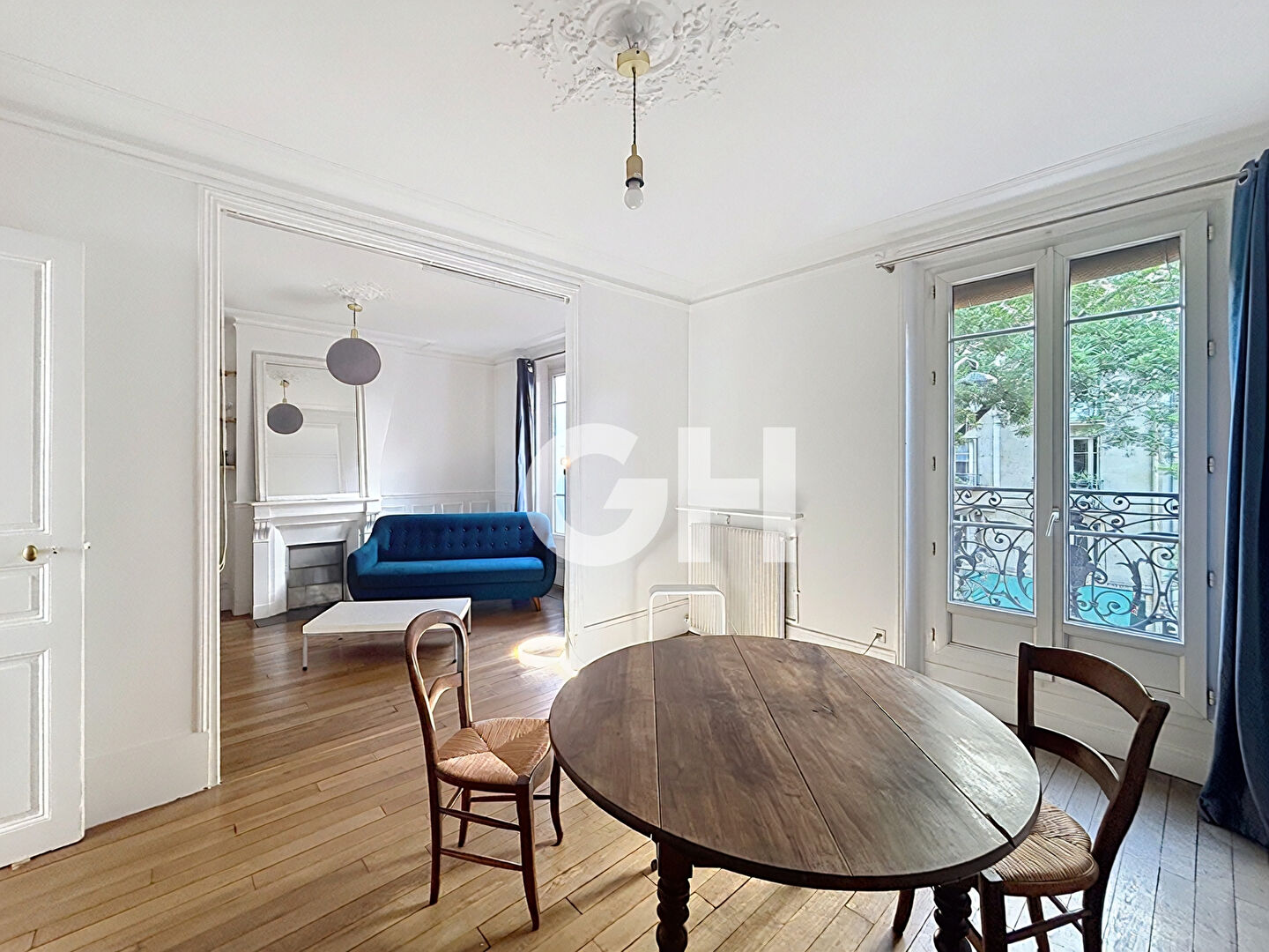 Appartement Paris 3 pièces Pyrénées/Place de la Réunion avec balcon