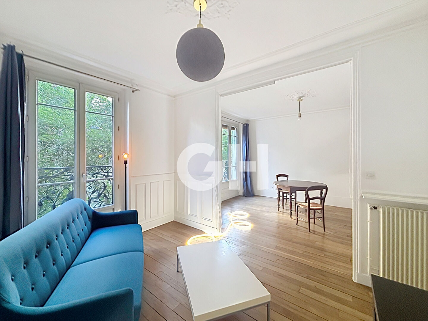 Appartement Paris 3 pièces Pyrénées/Place de la Réunion avec balcon