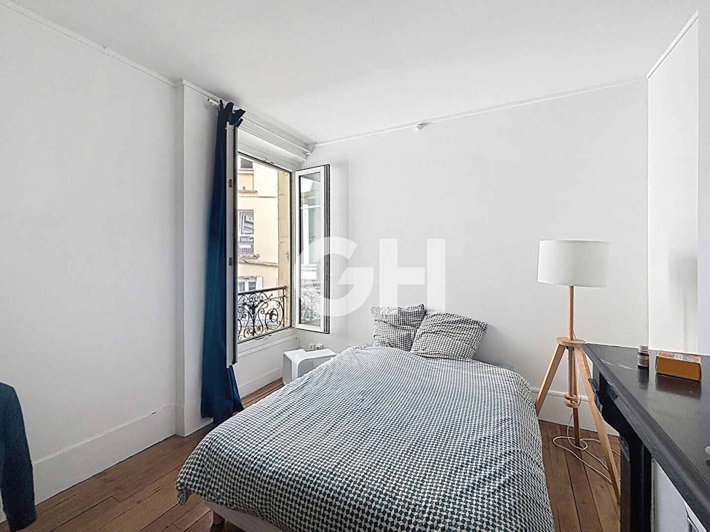 Appartement Paris 3 pièces Pyrénées/Place de la Réunion avec balcon