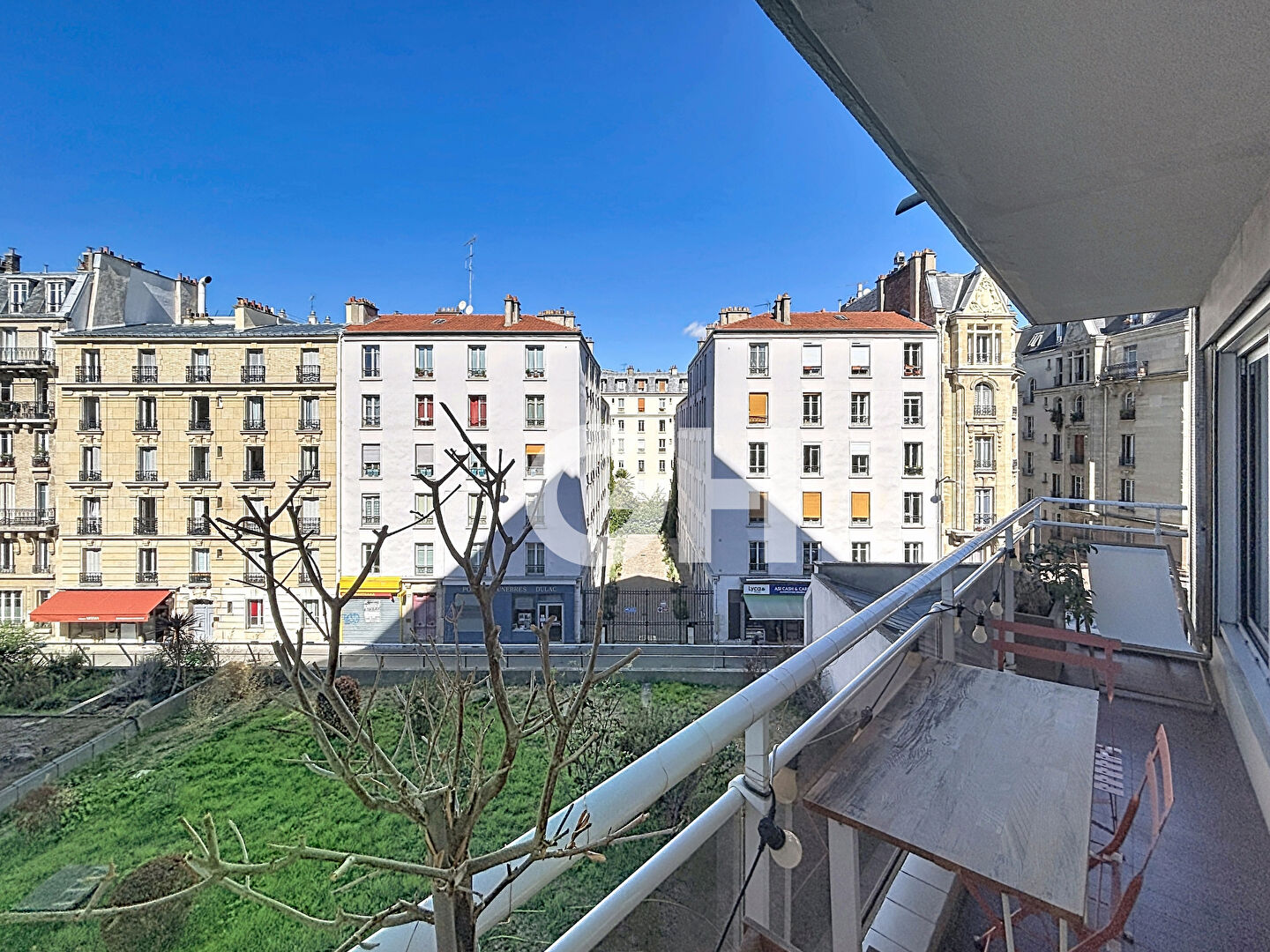 Paris 12ème  NATION-PICPUS Deux pièces rénovées avec balcon 