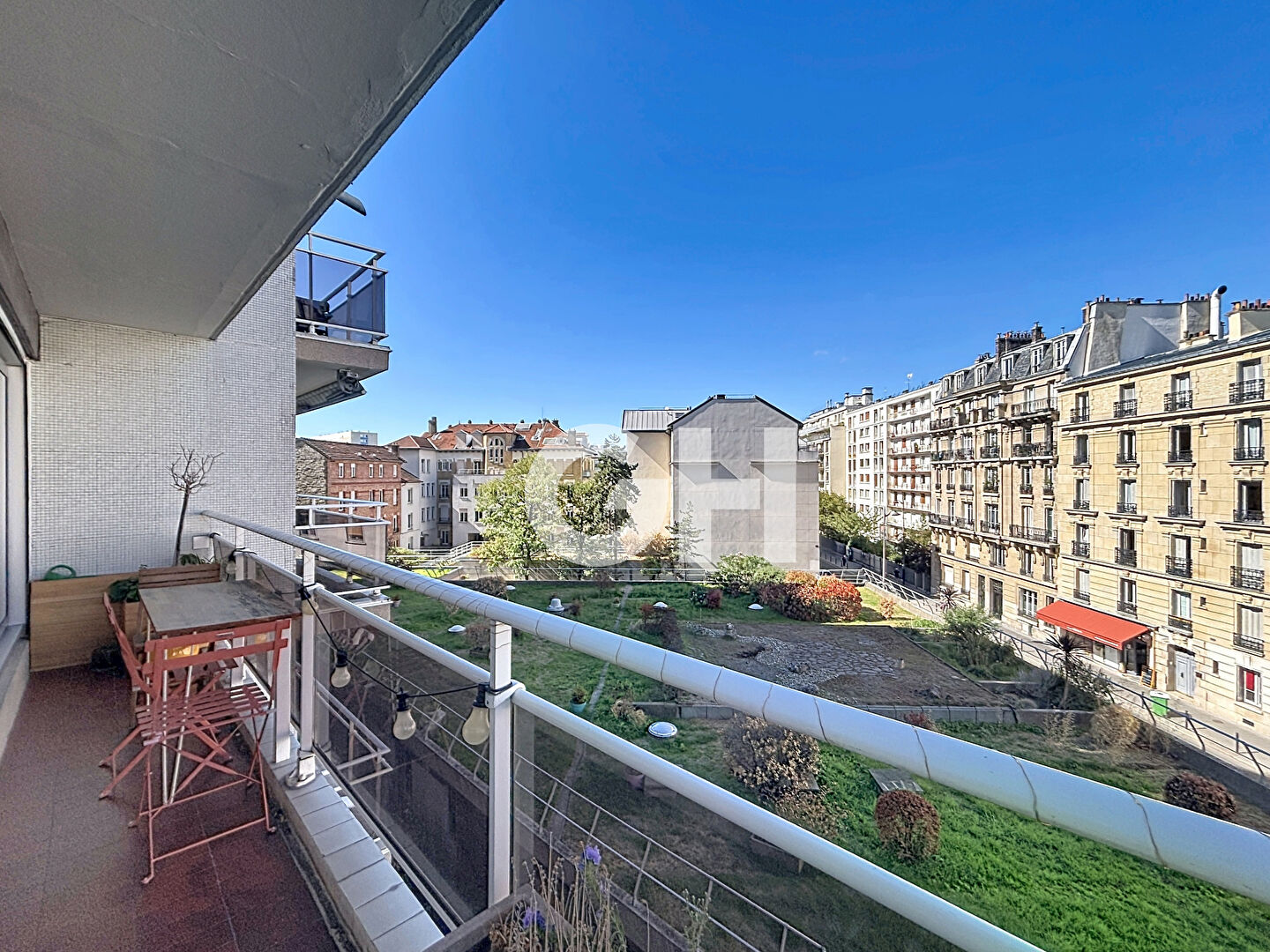 Paris 12ème  NATION-PICPUS Deux pièces rénovées avec balcon 