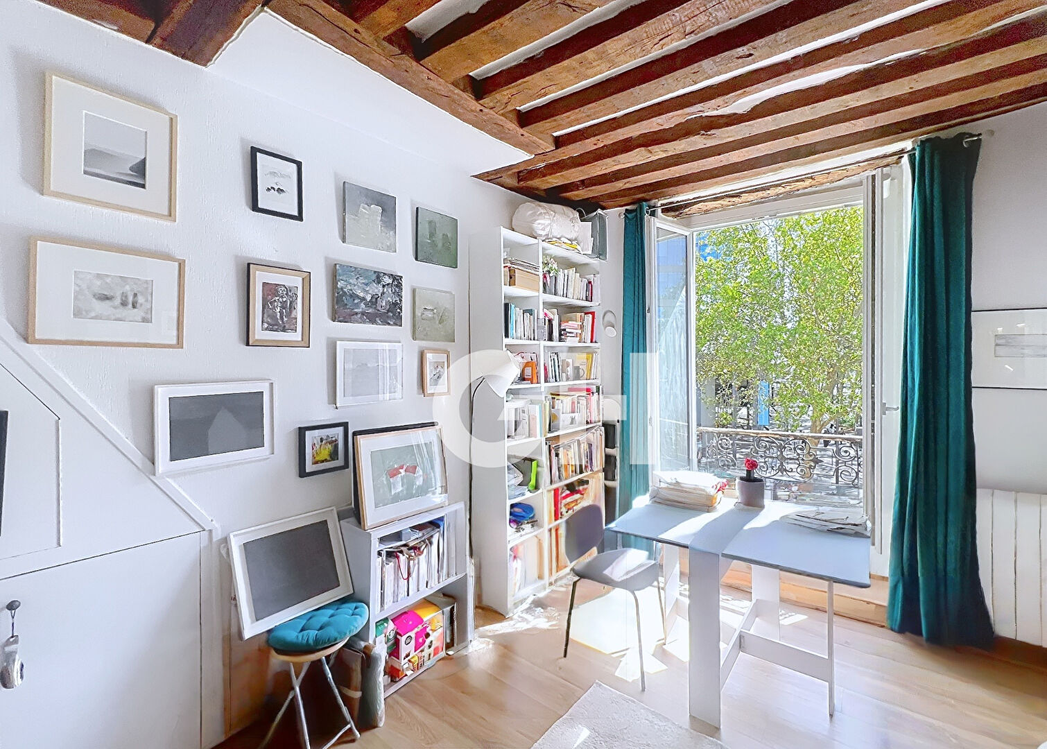 Studio 2eme étage- métro Jussieu