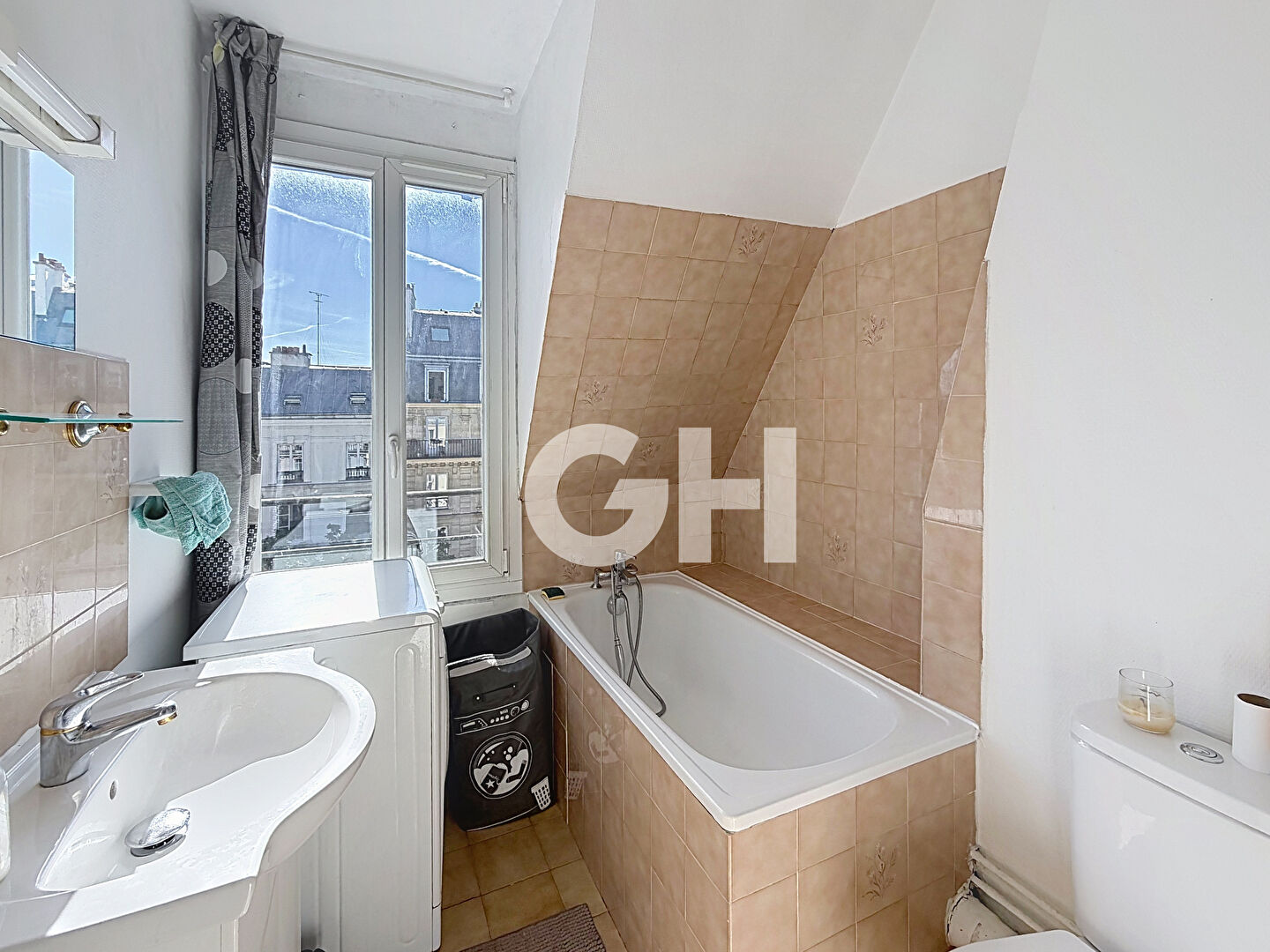 VOLTAIRE - GARDETTE - STUDIO DERNIER ETAGE