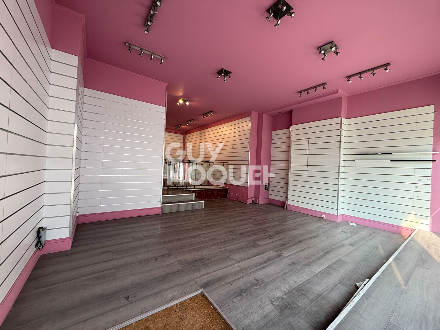 A vendre Mur de Boutique