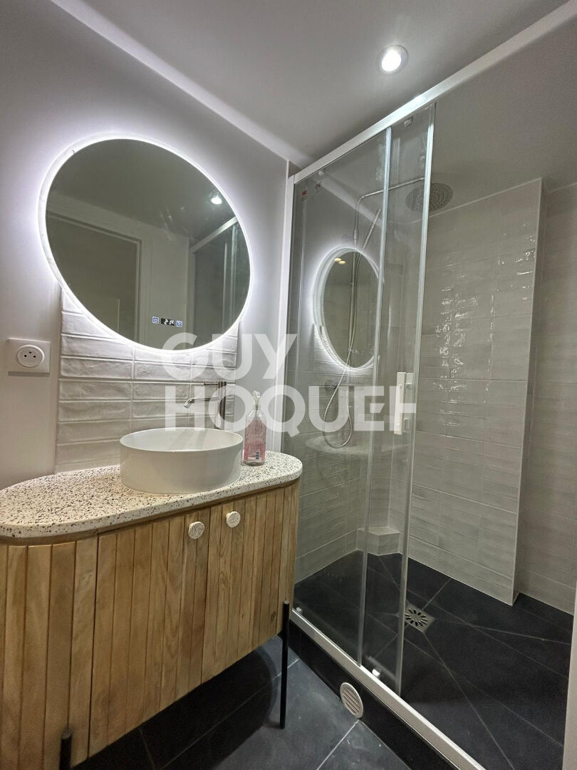 Appartement Paris 1 pièce(s) 56.03 m2