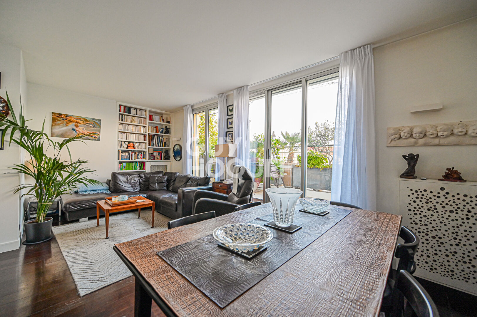 Deux pièces en parfait état avec terrasse