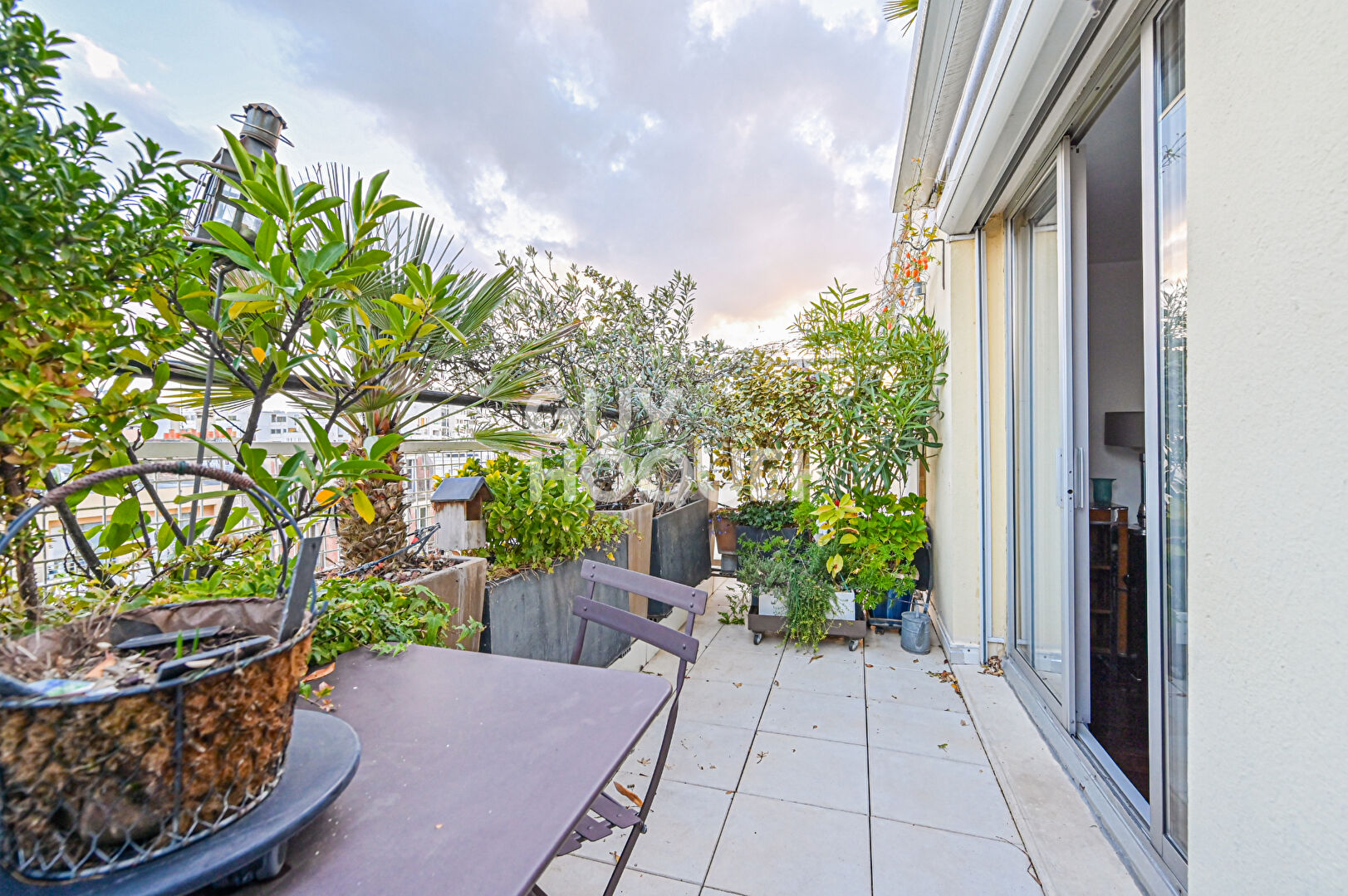Deux pièces en parfait état avec terrasse