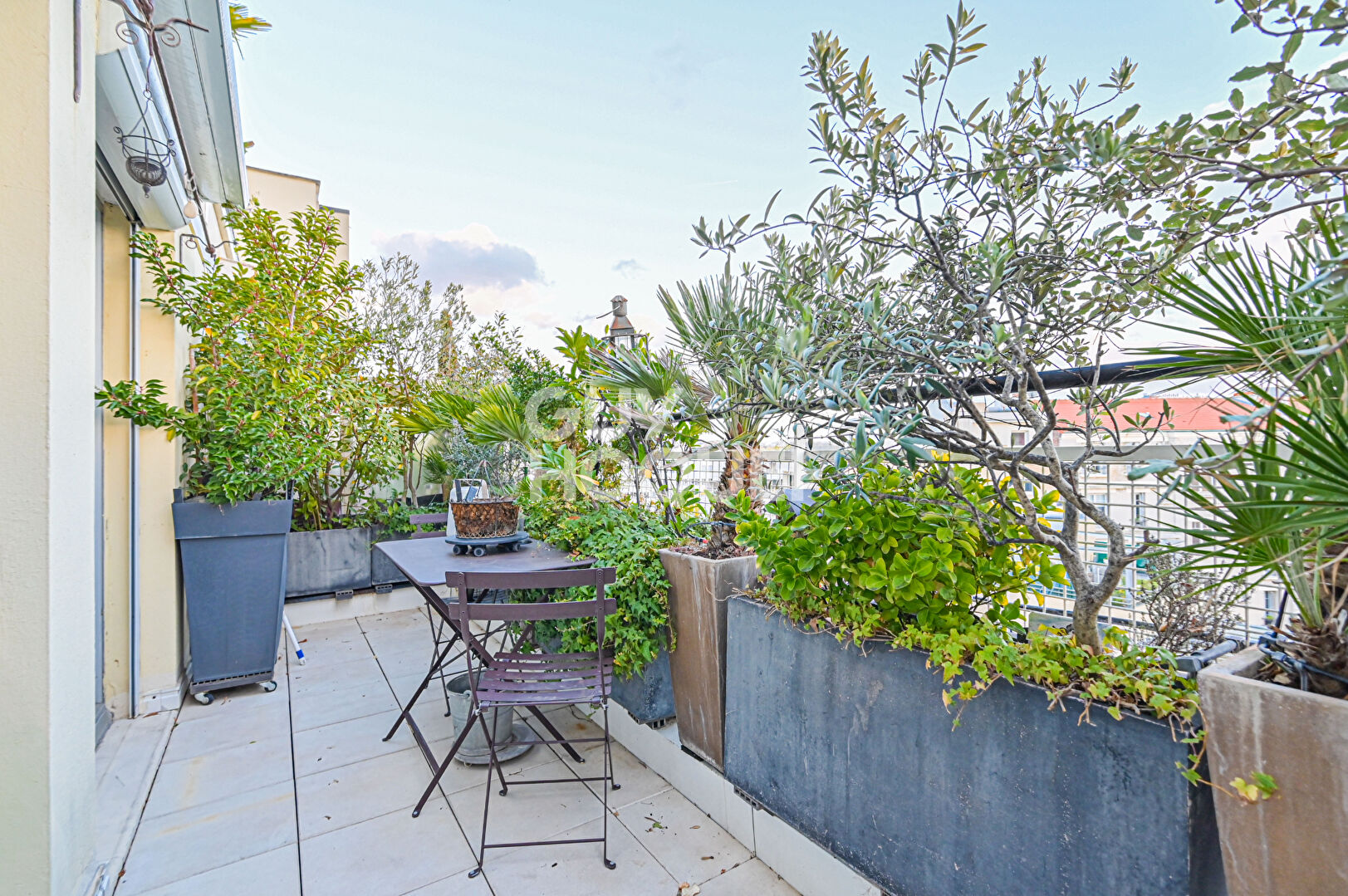 Deux pièces en parfait état avec terrasse