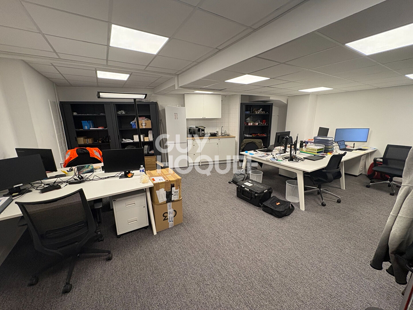 Local commercial  1 pièce(s) 122 m2