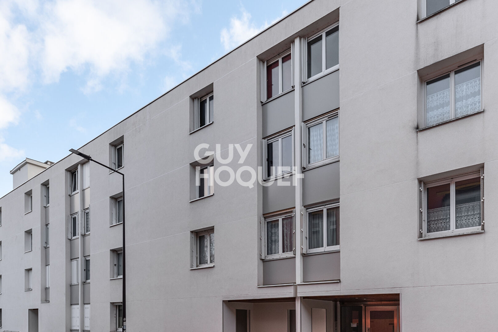 Mairie d'Ivry 3 pièces Immeuble ravalé et isolé