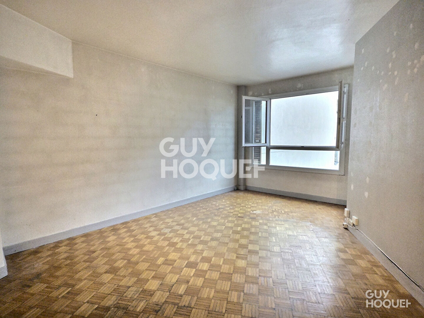 GRAND STUDIO DE 28m2 À RAFRAICHIR