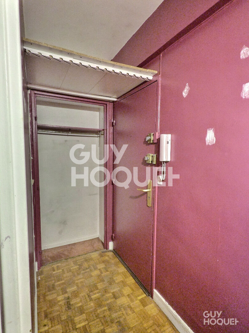 GRAND STUDIO DE 28m2 À RAFRAICHIR