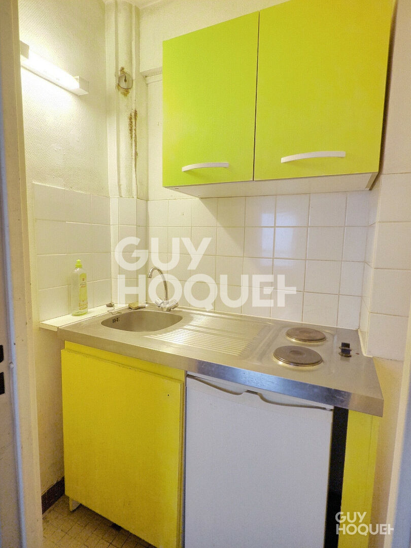 GRAND STUDIO DE 28m2 À RAFRAICHIR