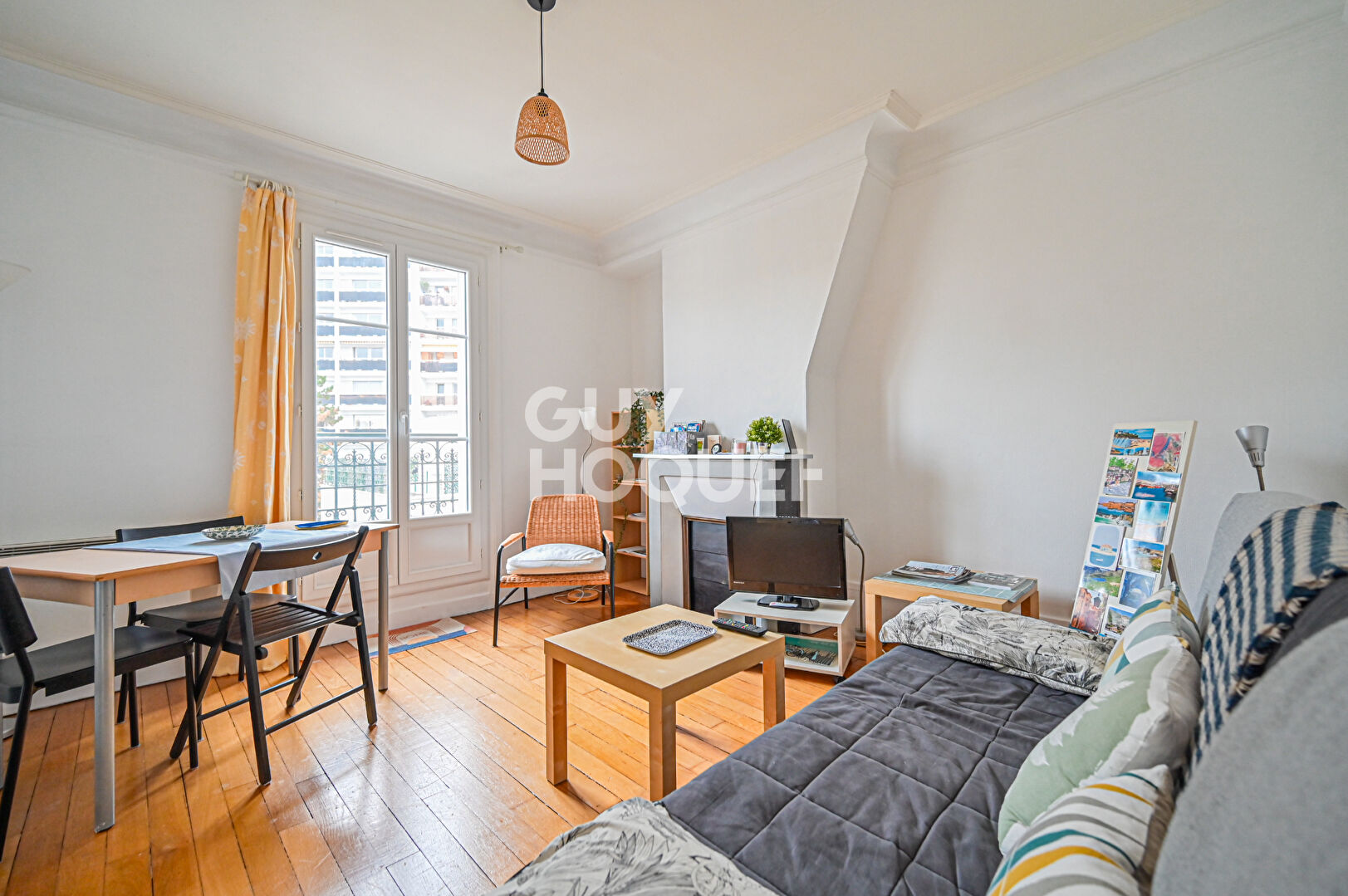 RARE 2 pièces avec balcon filant