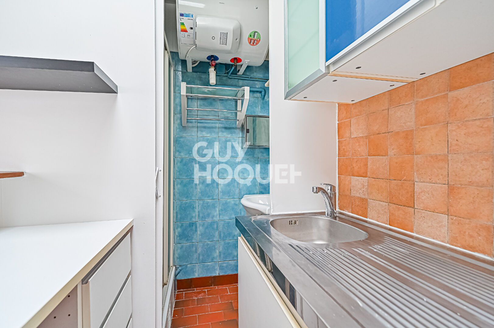 BEAU STUDIO DERNIER ETAGE