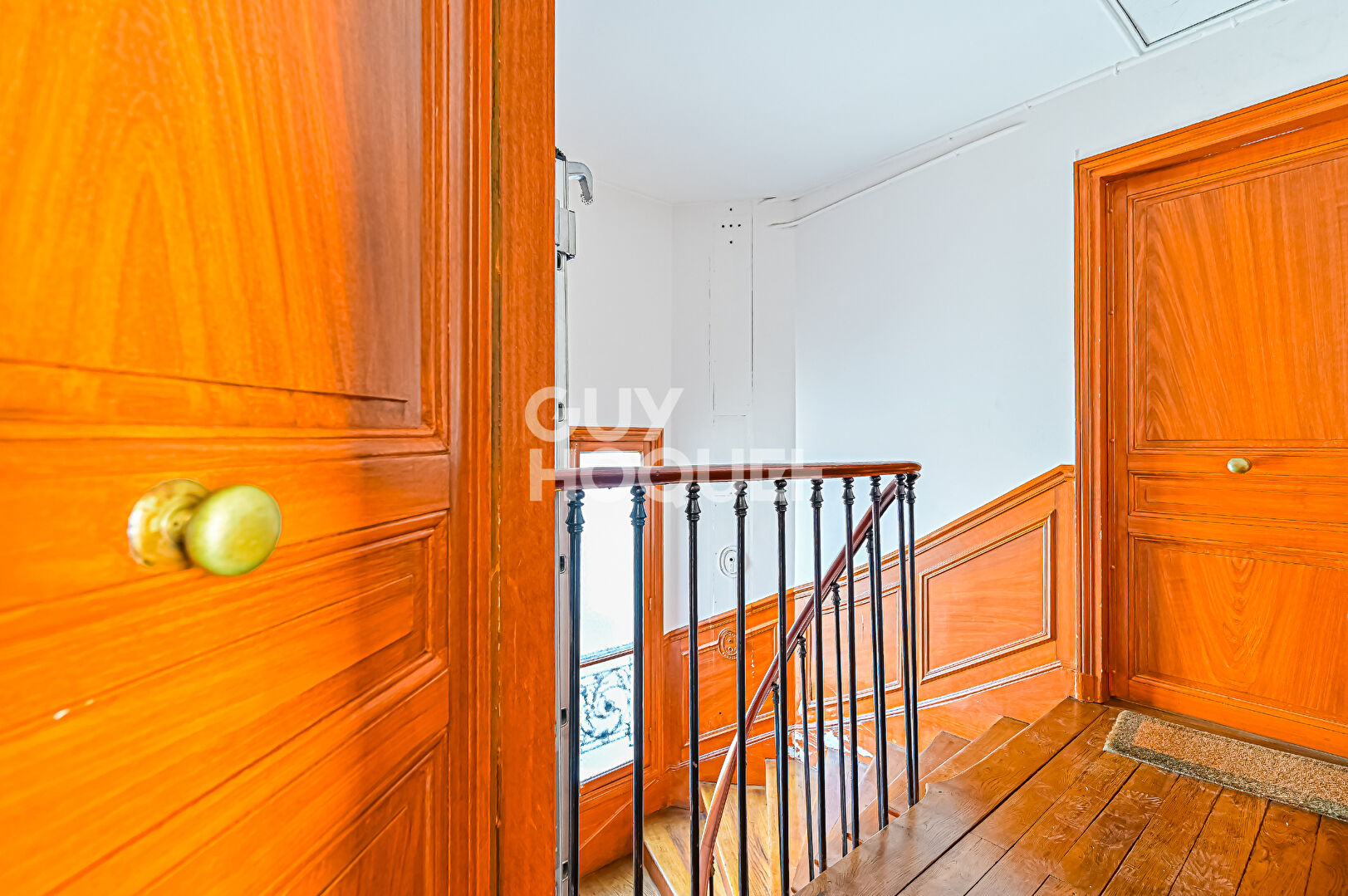 Charmant deux pièces en dernier étage