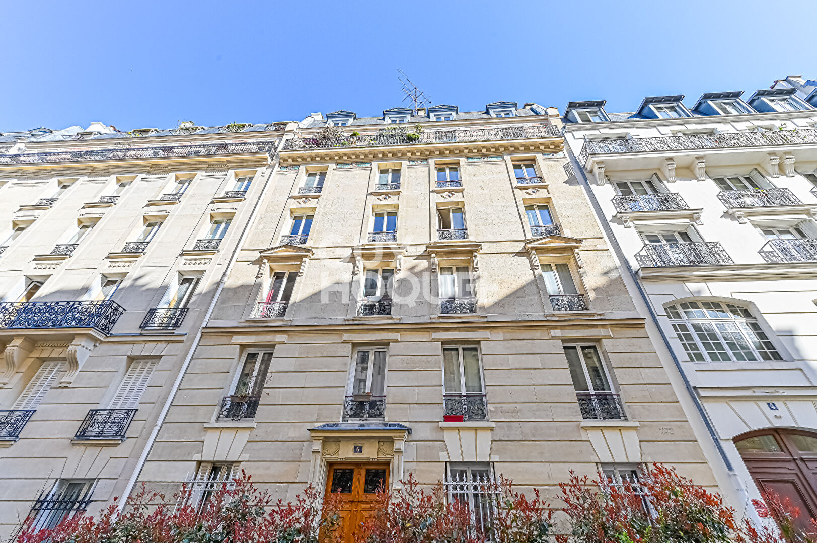 Charmant deux pièces en dernier étage