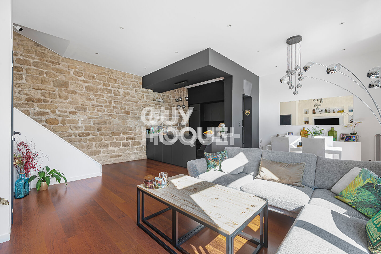 Maison d'exception -128 m2 -100 m2 de jardin arboré