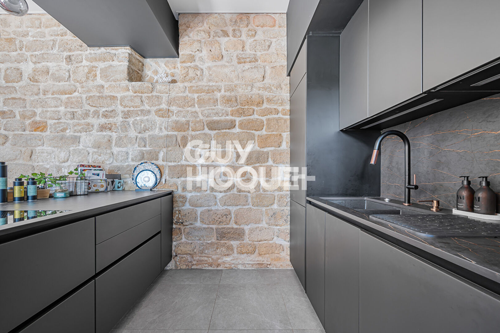 Maison d'exception -128 m2 -100 m2 de jardin arboré