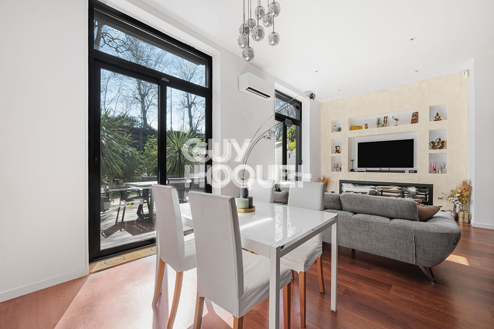 Maison d'exception -128 m2 -100 m2 de jardin arboré