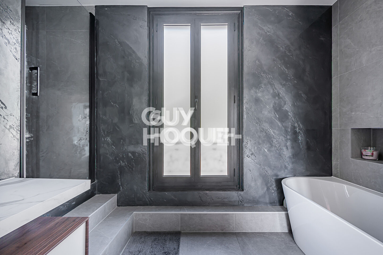 Maison d'exception -128 m2 -100 m2 de jardin arboré