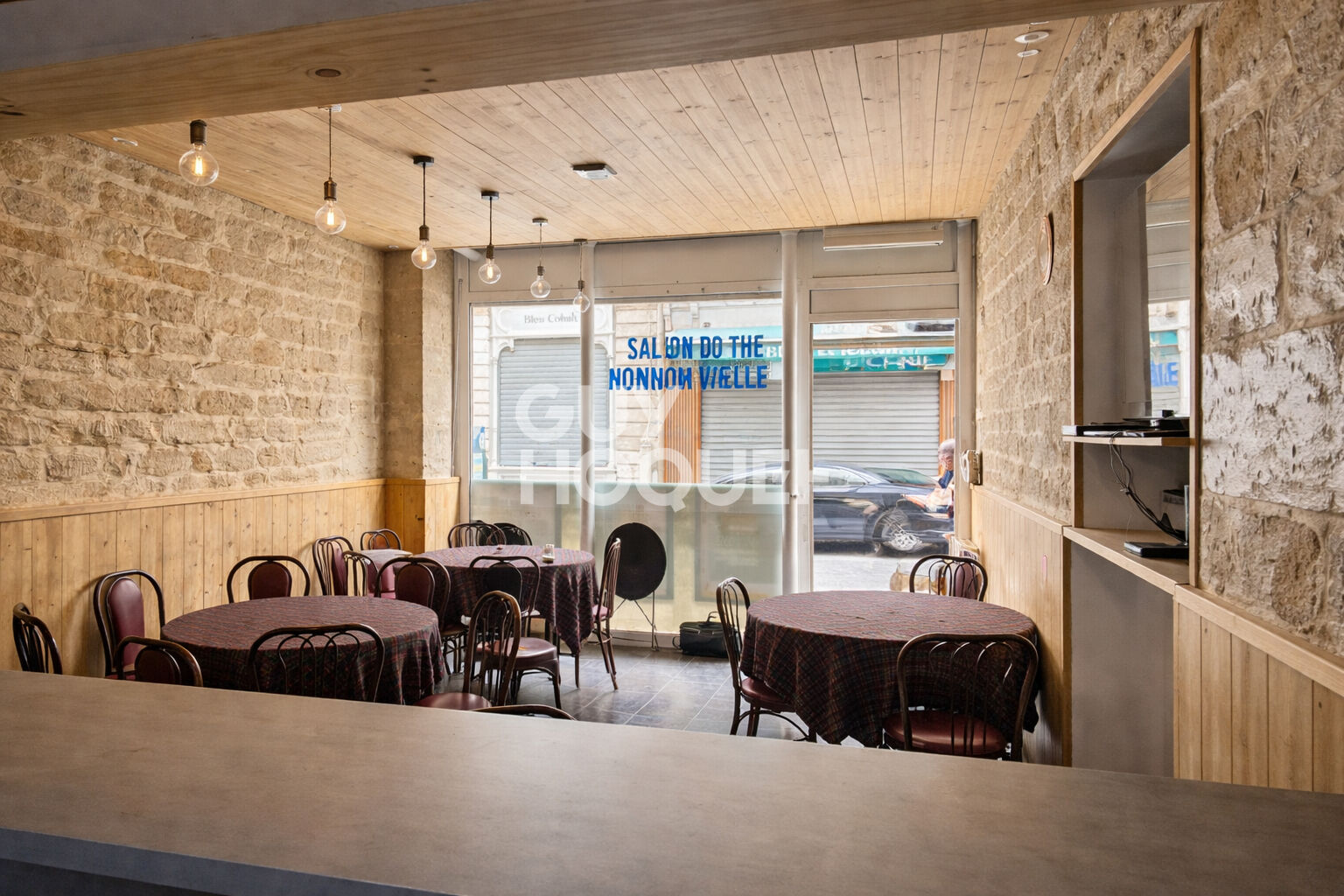 Local commercial 32,7 m² ? Rue d'Hauteville ? Vitrine sur rue ? À 7 min du métro ?