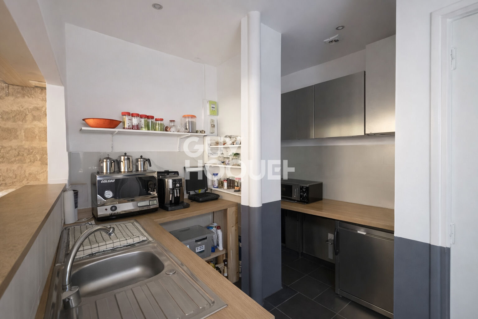 Local commercial 32,7 m² ? Rue d'Hauteville ? Vitrine sur rue ? À 7 min du métro ?