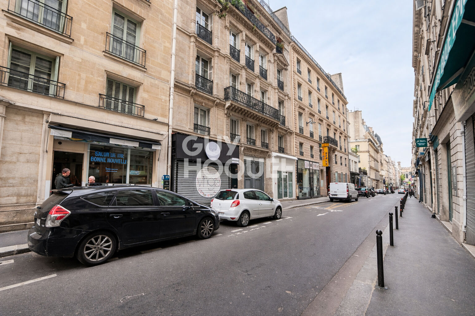 Local commercial 32,7 m² ? Rue d'Hauteville ? Vitrine sur rue ? À 7 min du métro ?