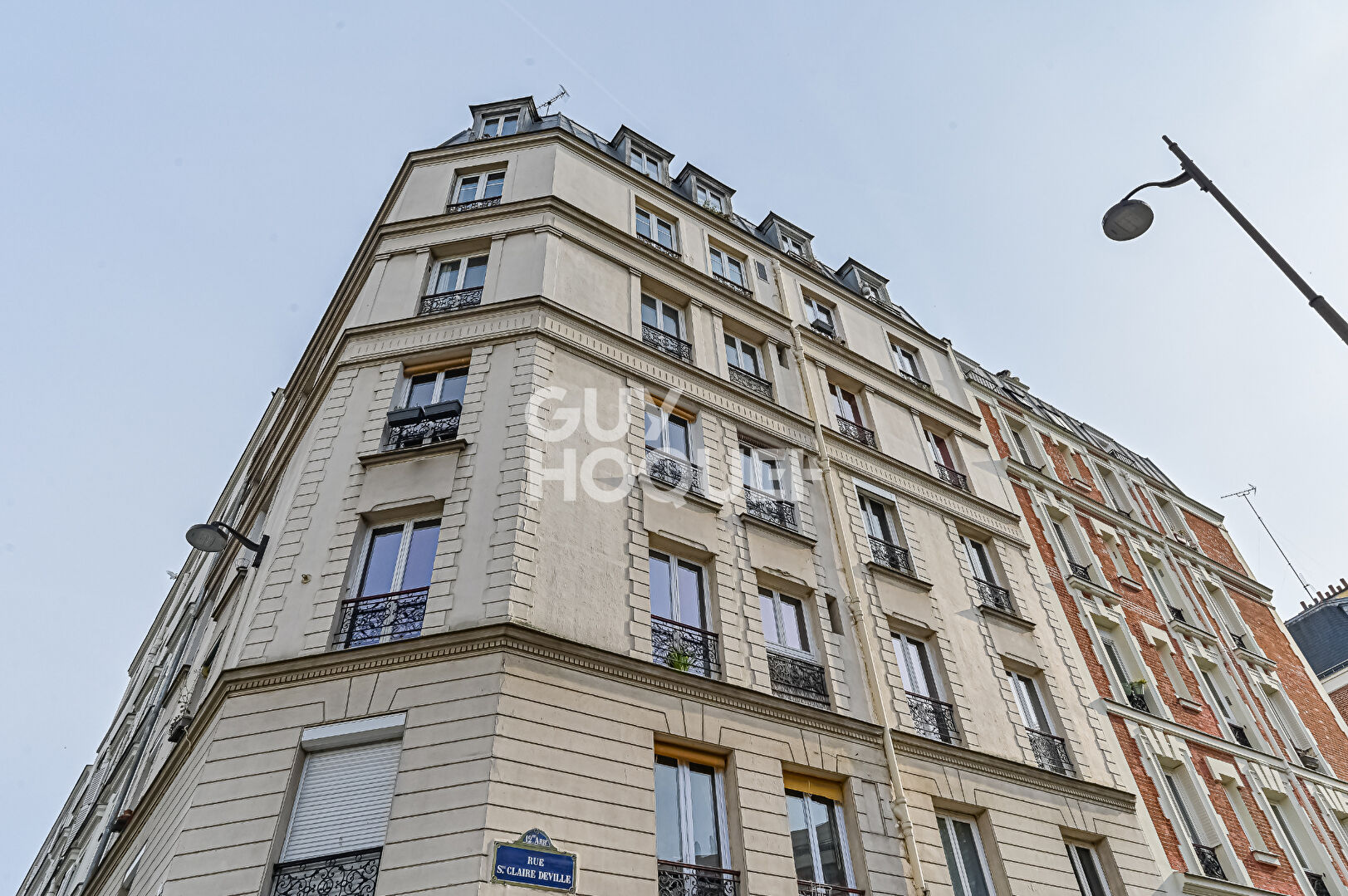 STUDIO EN DERNIER ETAGE PROCHE MONTGALLET