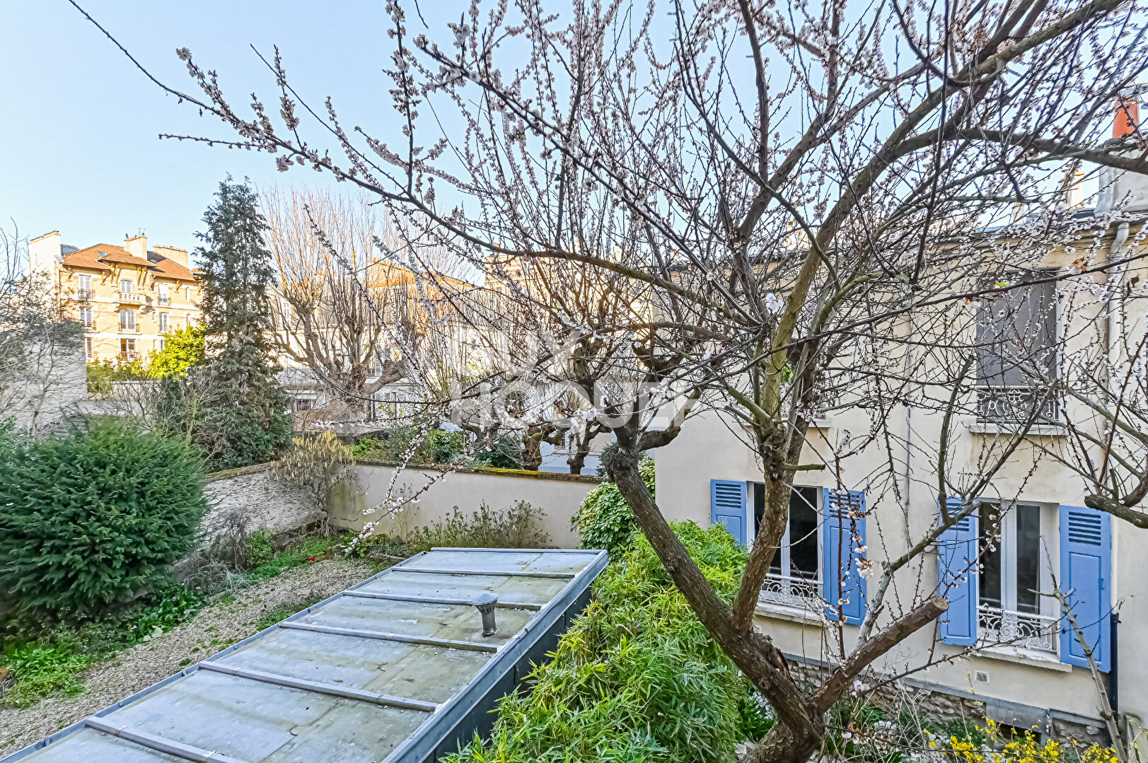 À DEUX PAS DU BOIS DE VINCENNES - GRAND 2 PIÈCES DE 47m2 -