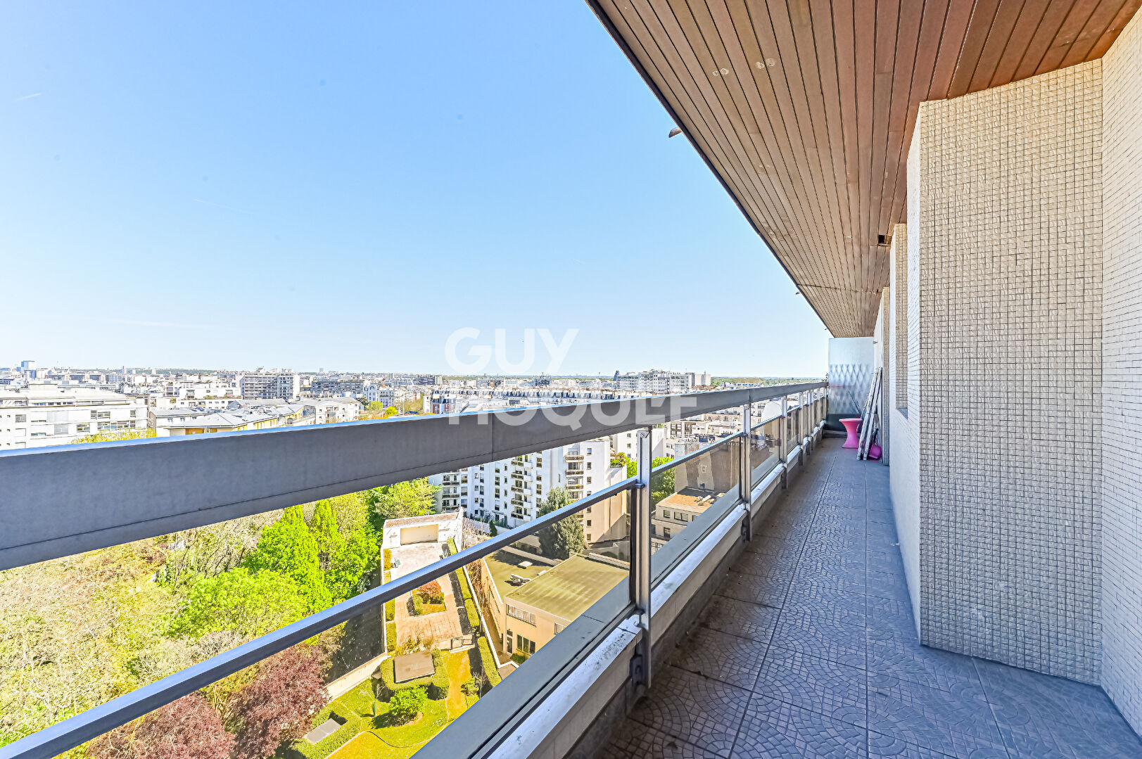 RARE 2 pièces en étage avec balcon