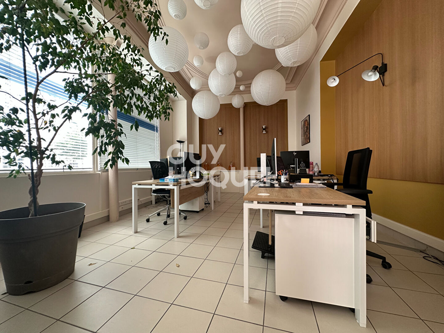 Local commercial Paris  106 m2