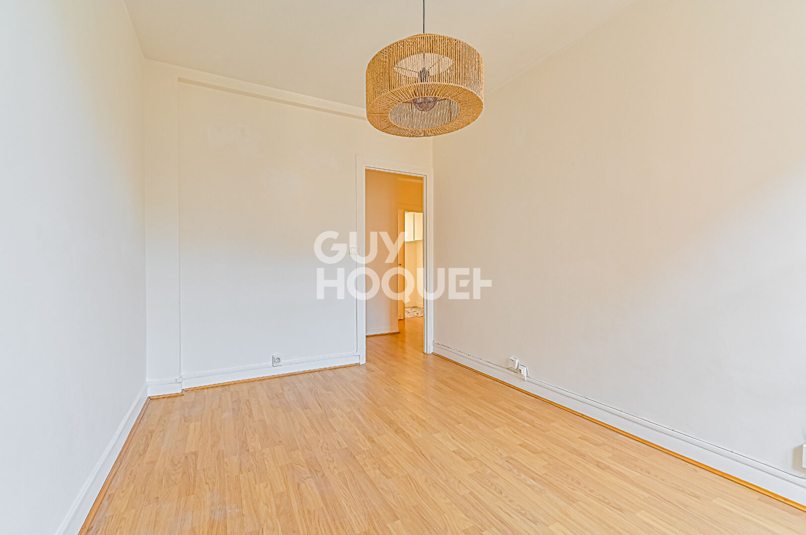 2 pièces - Dugommier (L6) - En étage - Calme - Lumineux