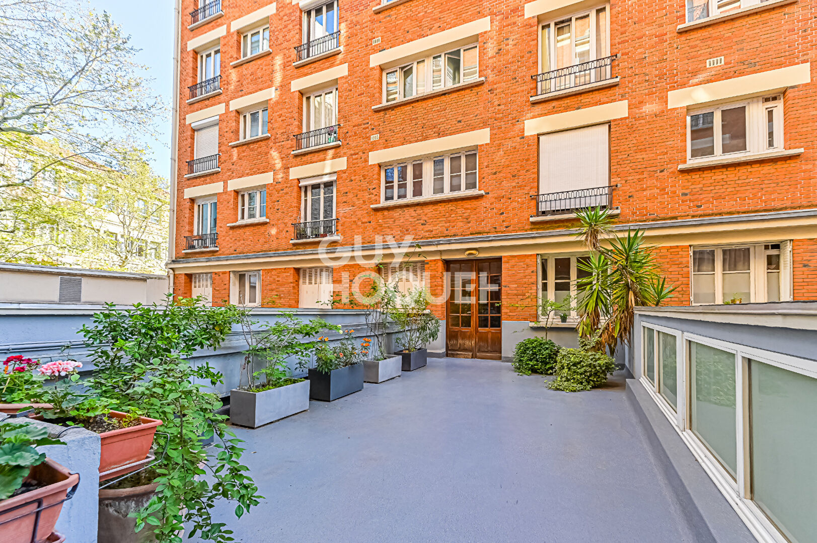 2 pièces - Dugommier (L6) - En étage - Calme - Lumineux