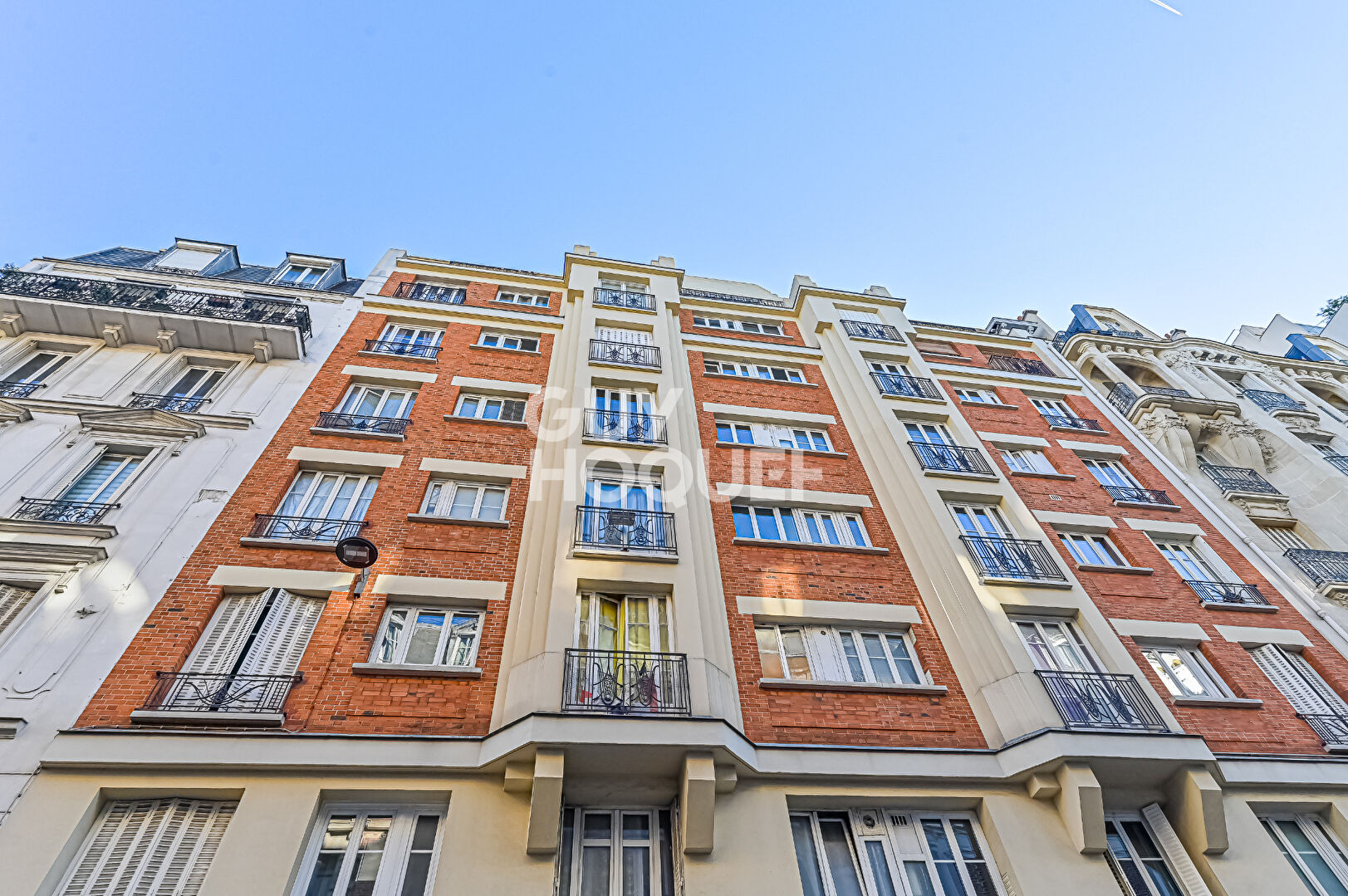 2 pièces - Dugommier (L6) - En étage - Calme - Lumineux