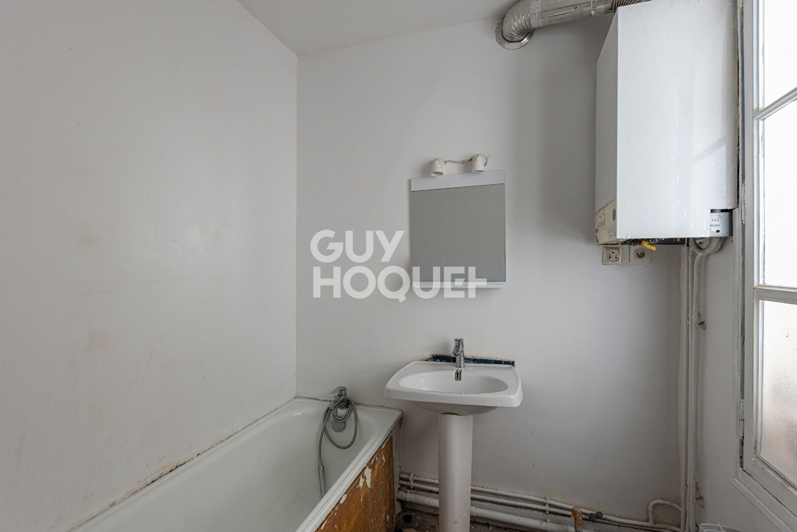 GRAND 2 PIÈCES DE 45m2 À RÉNOVER