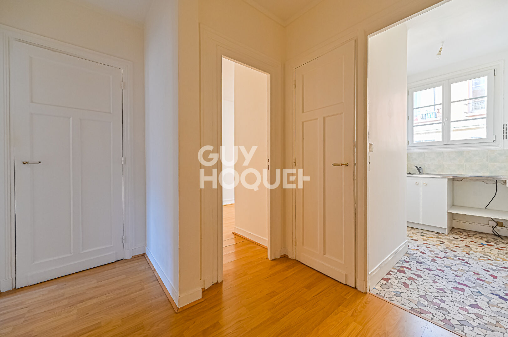 2 pièces - Dugommier (L6) - En étage - Calme - Lumineux