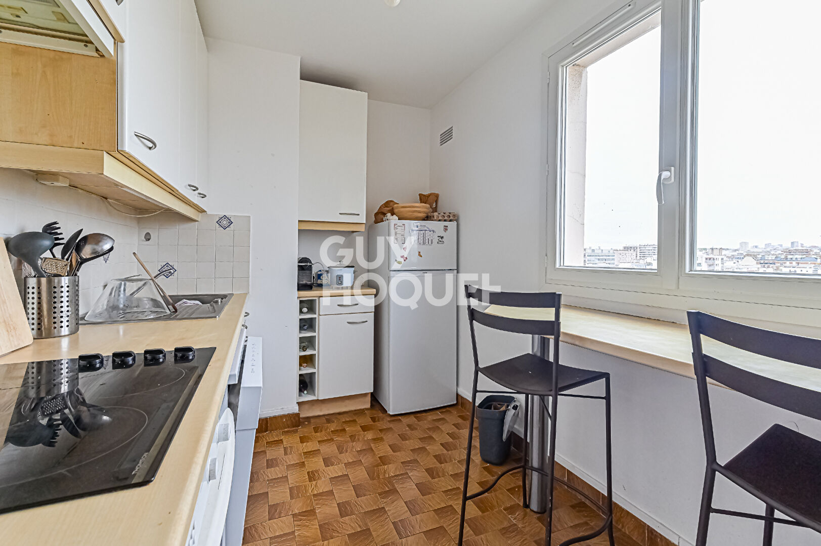 Trois pièces en étage très élevé - Vue dégagée - Lumineux et paisible