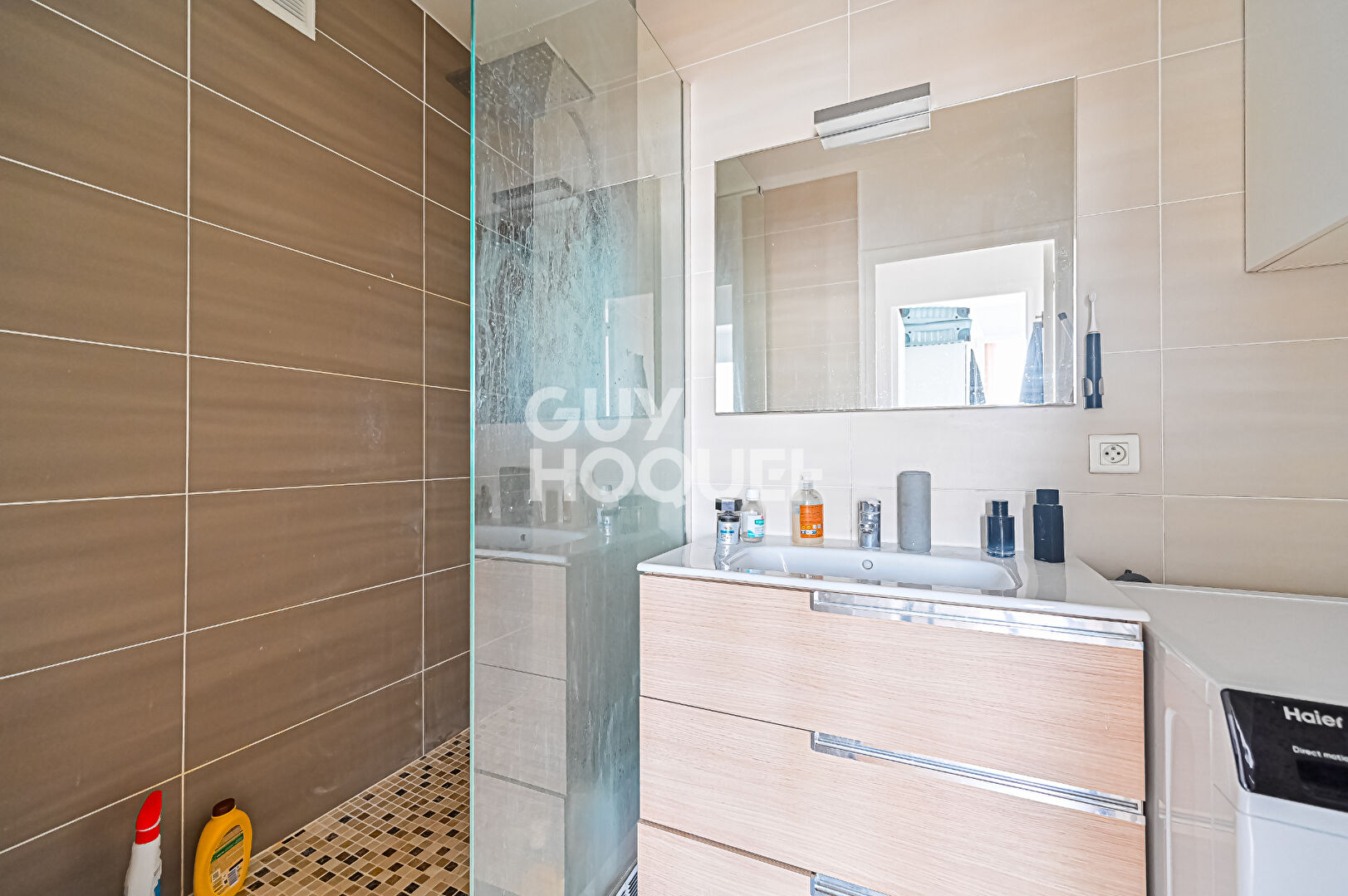 Trois pièces en étage très élevé - Vue dégagée - Lumineux et paisible