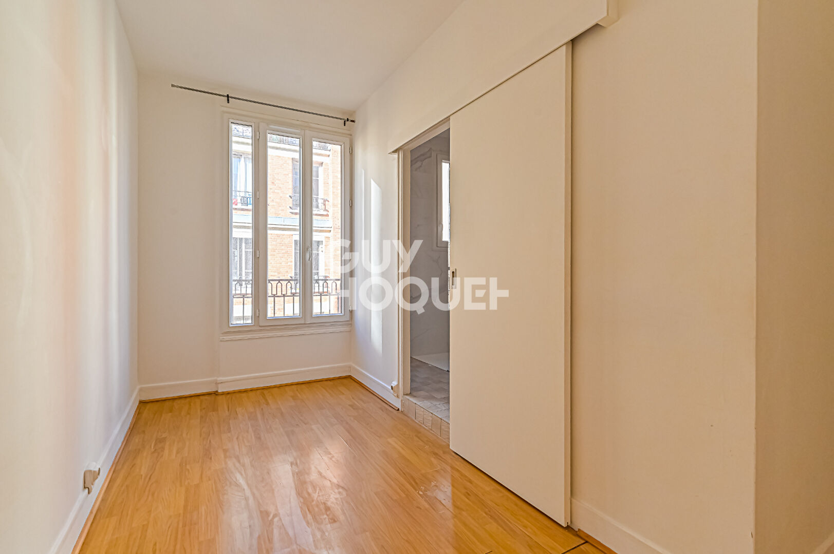 2 pièces - Dugommier (L6) - En étage - Calme - Lumineux