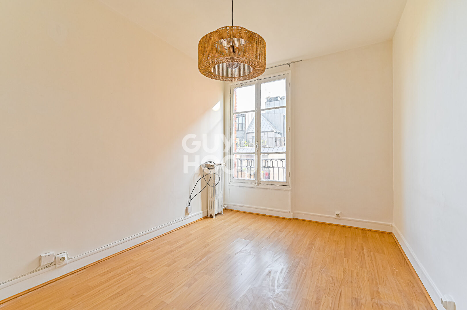 2 pièces - Dugommier (L6) - En étage - Calme - Lumineux