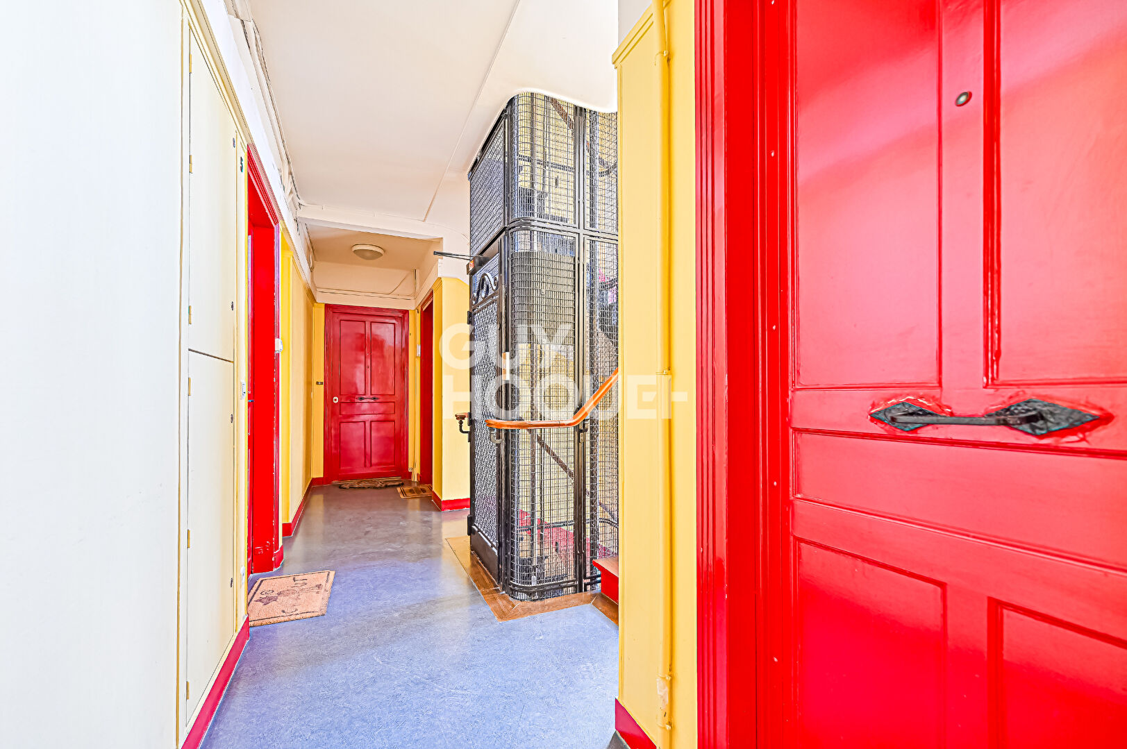 2 pièces - Dugommier (L6) - En étage - Calme - Lumineux