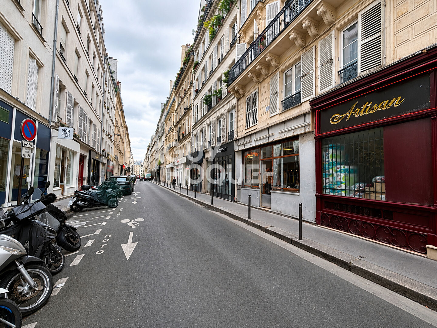 À louer ? Local commercial avec vitrine ? Paris 10?