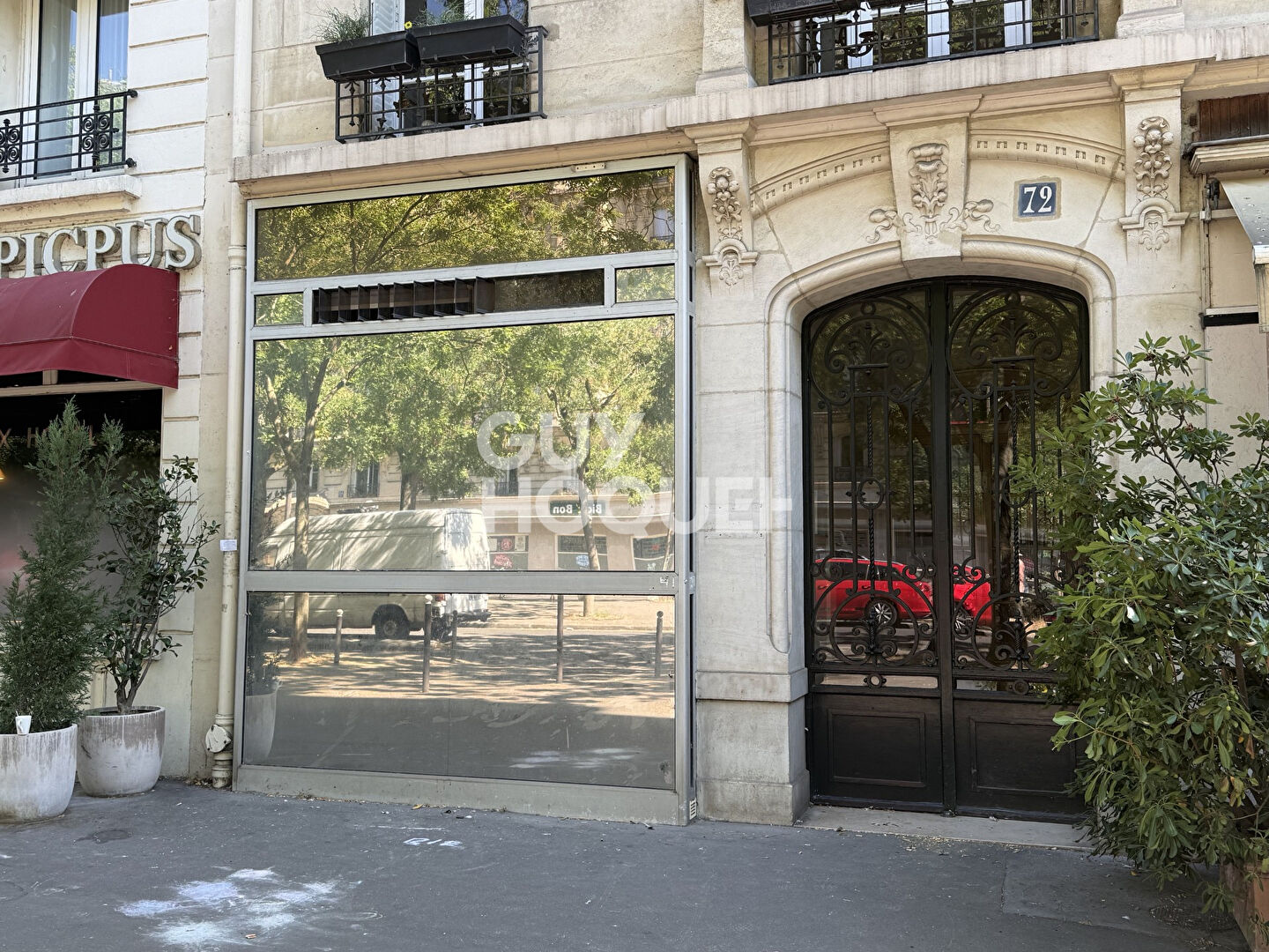 6 pièces 100 m² · à Paris · 100 m² · 800 000 €