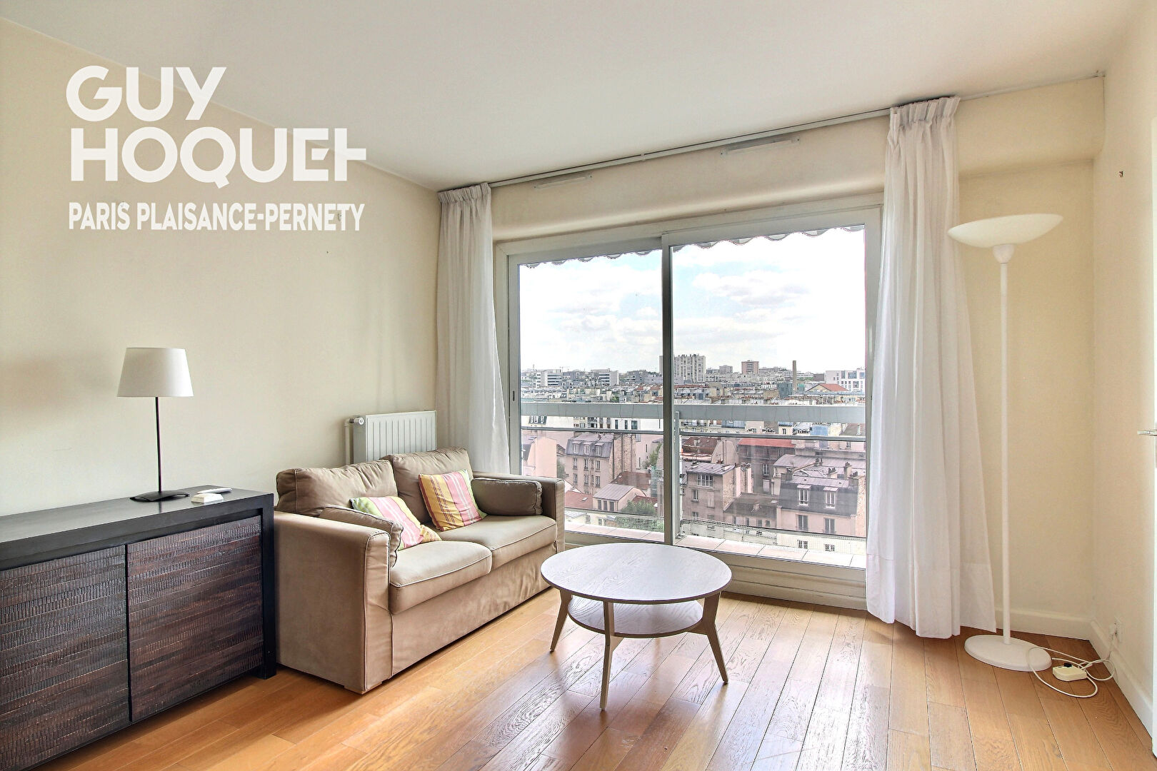 LOCATION : appartement meublé de 2 pièces (44 m²) à PARIS
