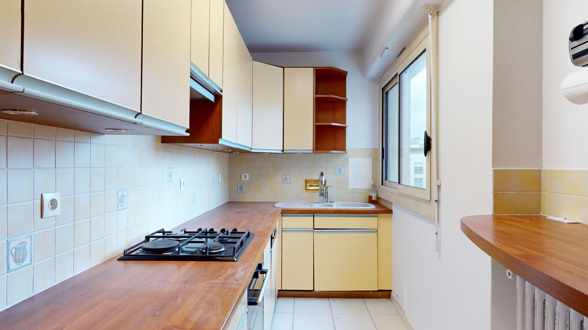 À vendre : Appartement 4 pièces  + Place de Parking + Cave- à Paris - Référence V1052